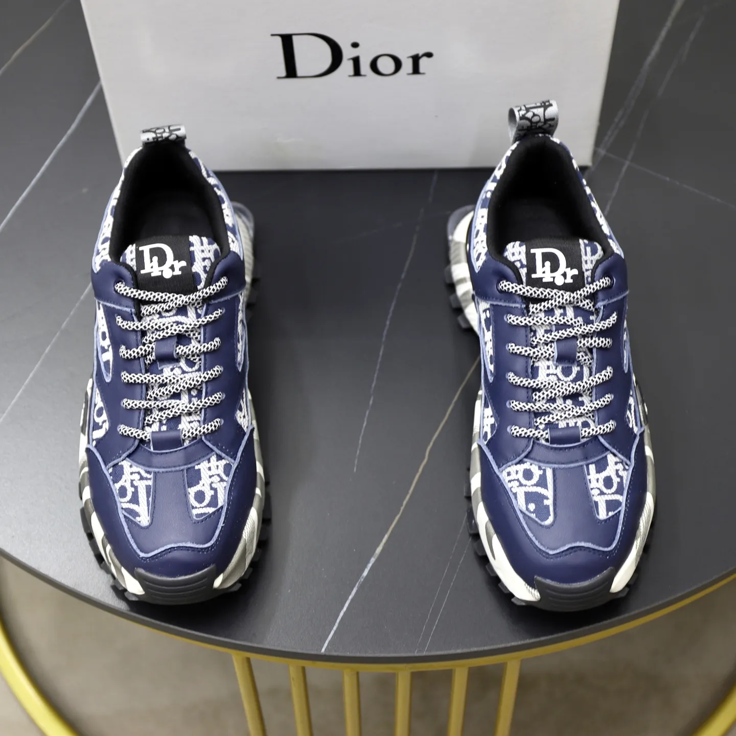 Ex-factory price: 462💰🙅‍♂️🙅‍♂️🙅‍♂️ Brand: Dior DIOR Standard code: 38-44 (45 customized) Grade: Same as the official website Material: Original cowhide material spliced with brand cloth Comfortable and breathable lining Lightweight and wear-resistant sports outsole Style category: Men's fashion casual shoes Running sports shoes Distinguished luxury brand elements Top luxury color: actual picture color